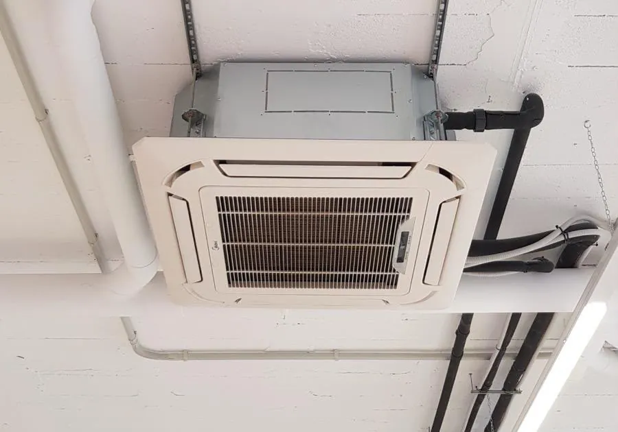 Cassette unit fitted to a ceiling