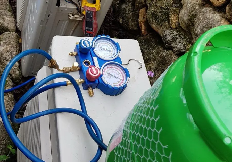 Pressure gauges on an outdoor unit
